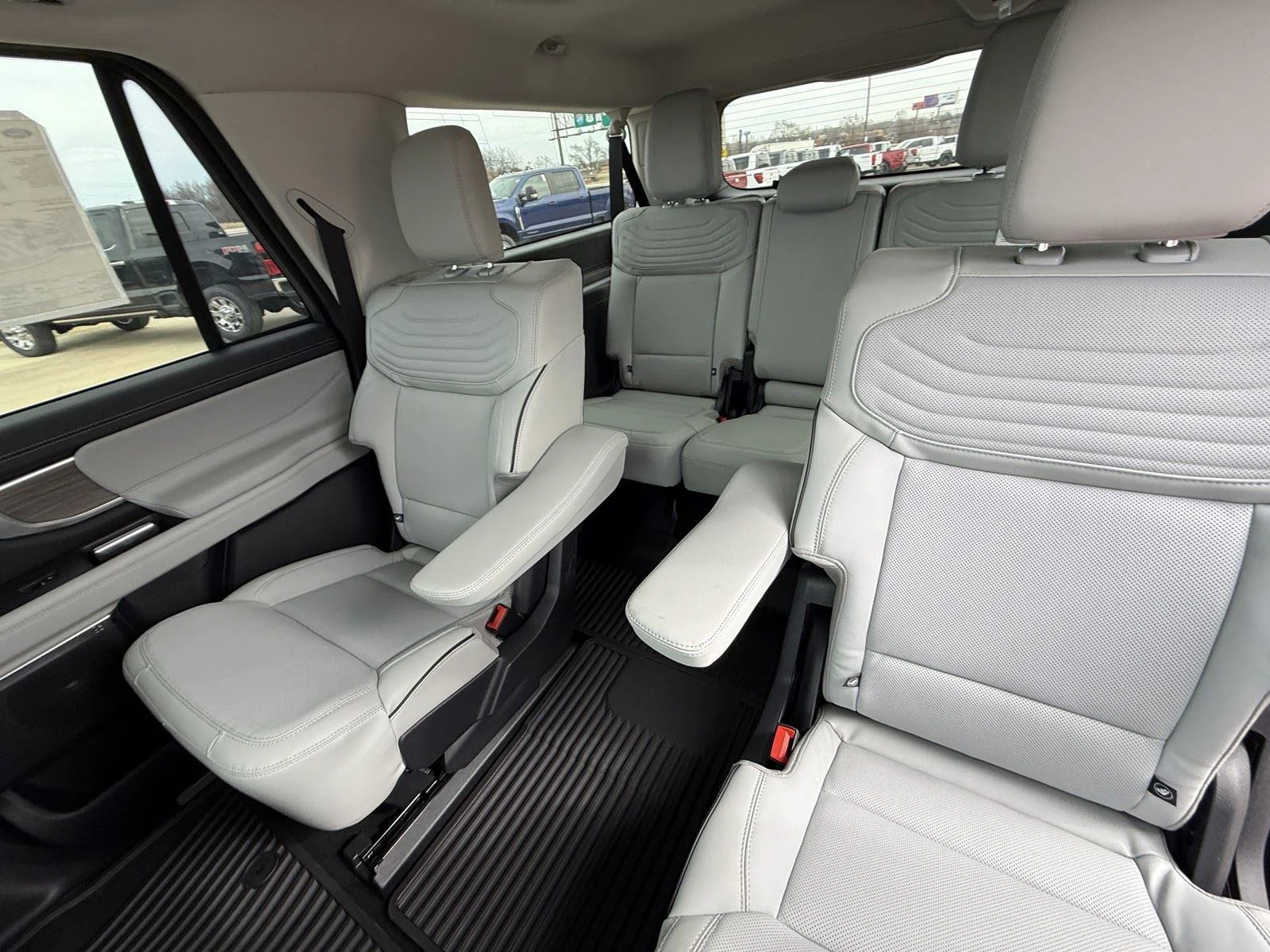 New 2026 Star White Metallic Tri-Coat Ford MAX Platinum® image 29