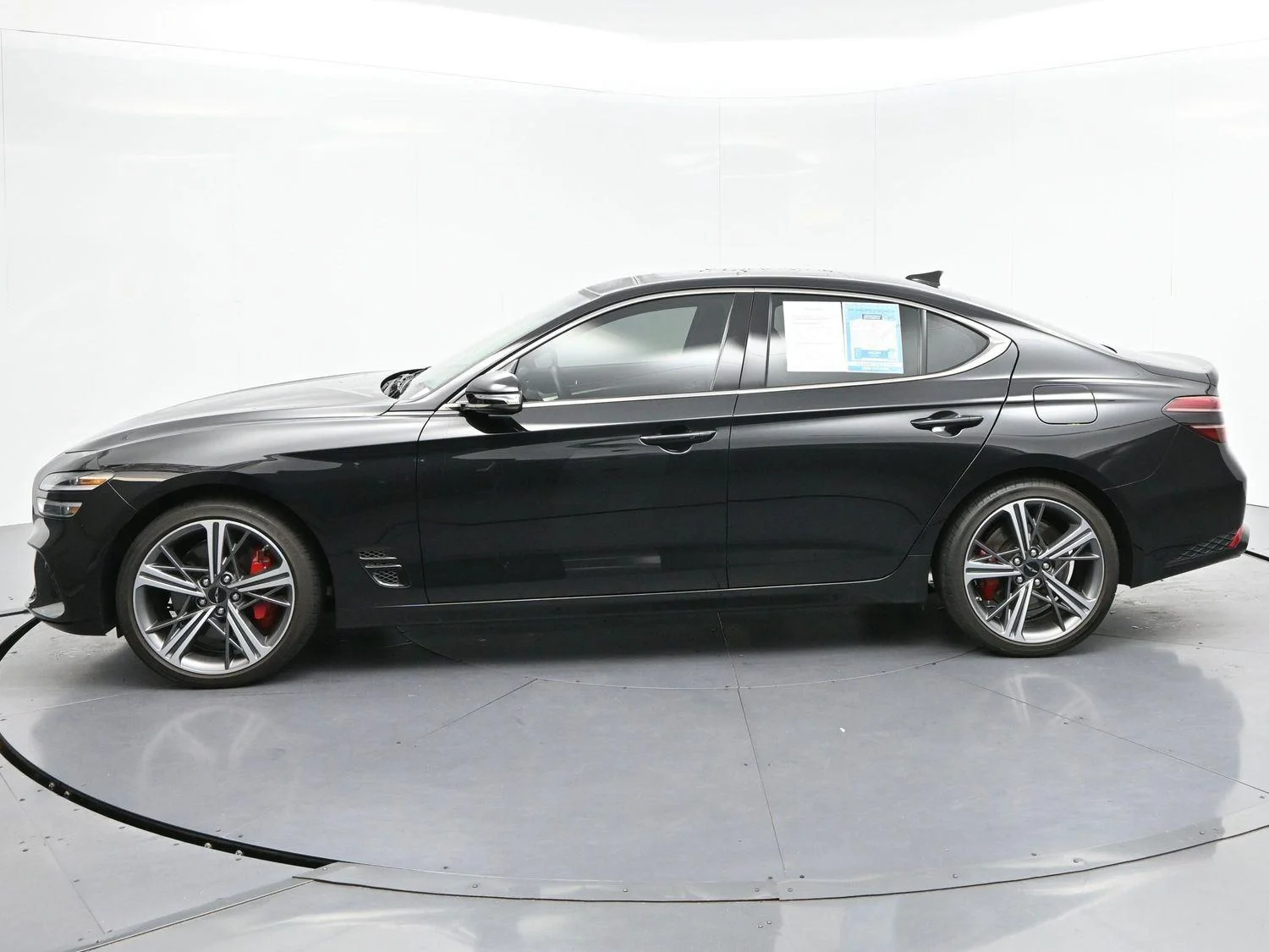 Used 2025 Vik Black Genesis 3.3T Sport Advanced image 4