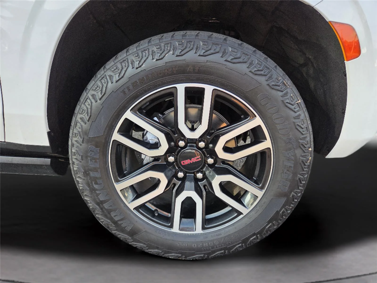 Used 2024 White Frost Tricoat GMC AT4 image 35