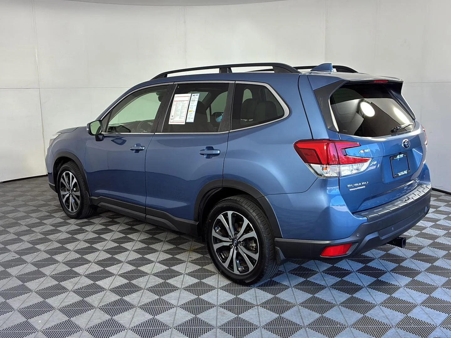 Used 2019 Horizon Blue Pearl Subaru Limited image 7