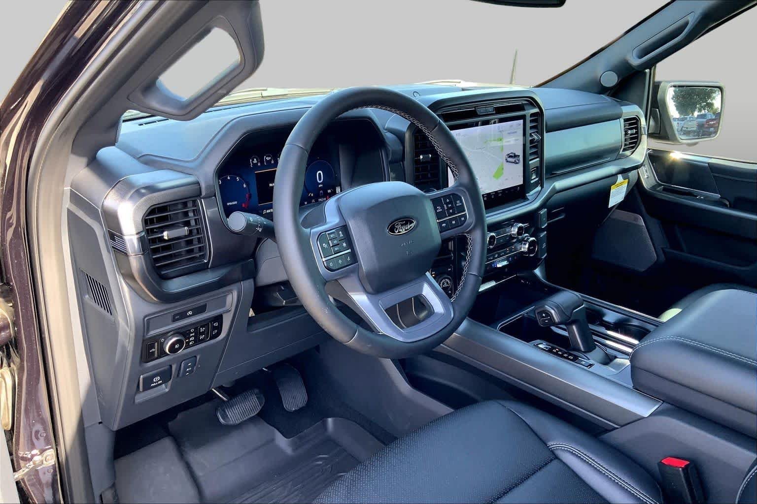 Used 2025 Agate Black Metallic Ford LARIAT image 31