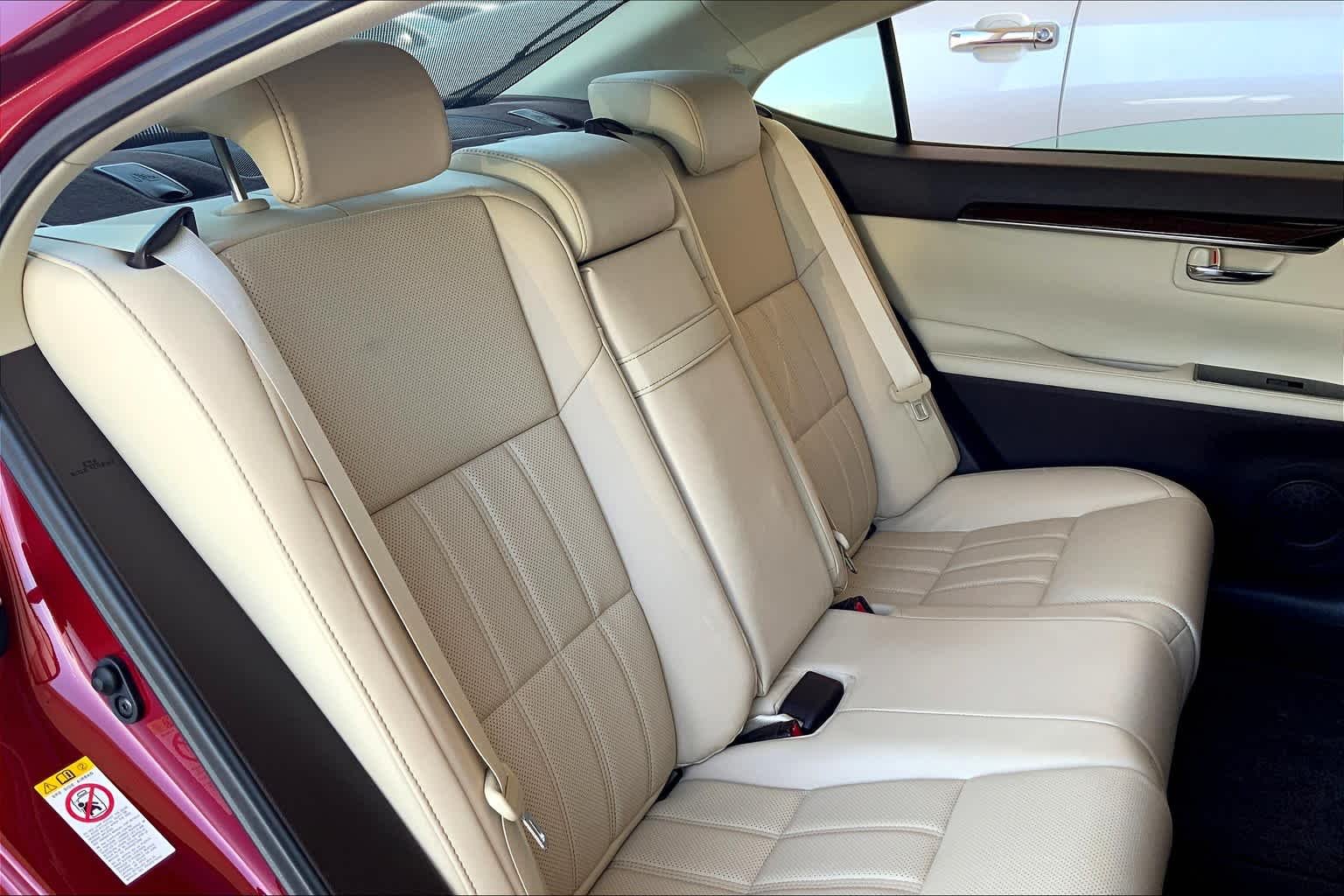 Used 2018 Matador Red Mica Lexus  image 20