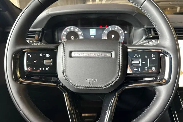 New 2026 Santorini Black Land Rover Dynamic SE image 22