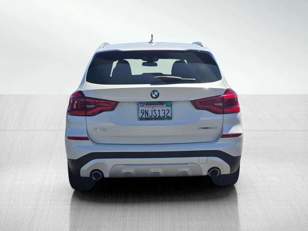 Used 2021 White Metallic BMW sDrive30i image 5