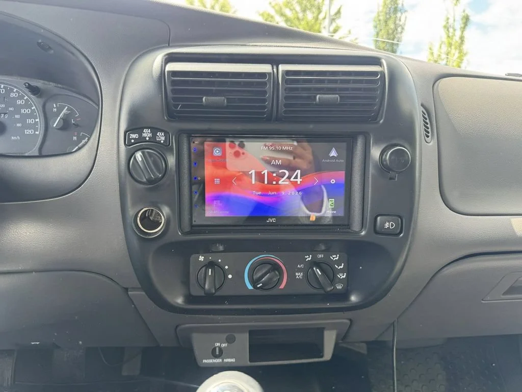 Used 2001 White Ford  image 15