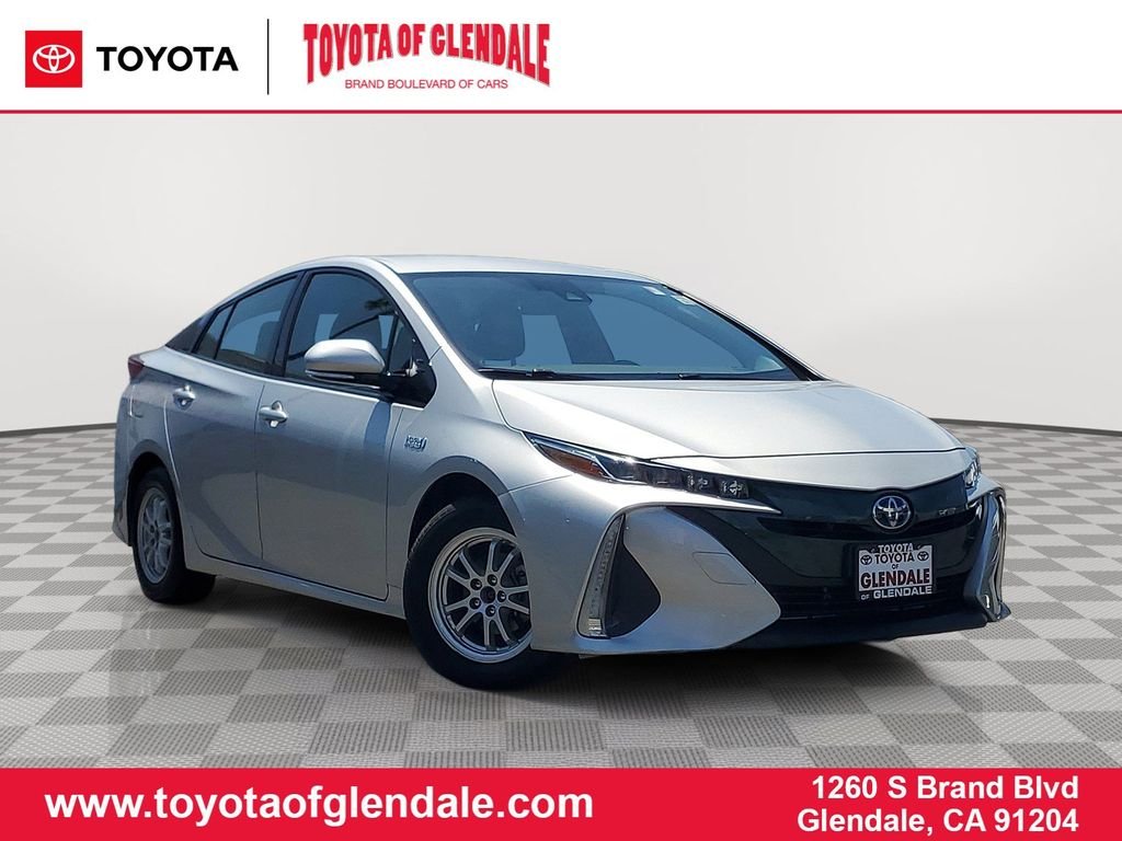 Used 2017 Classic Silver Metallic Toyota Plus image 1