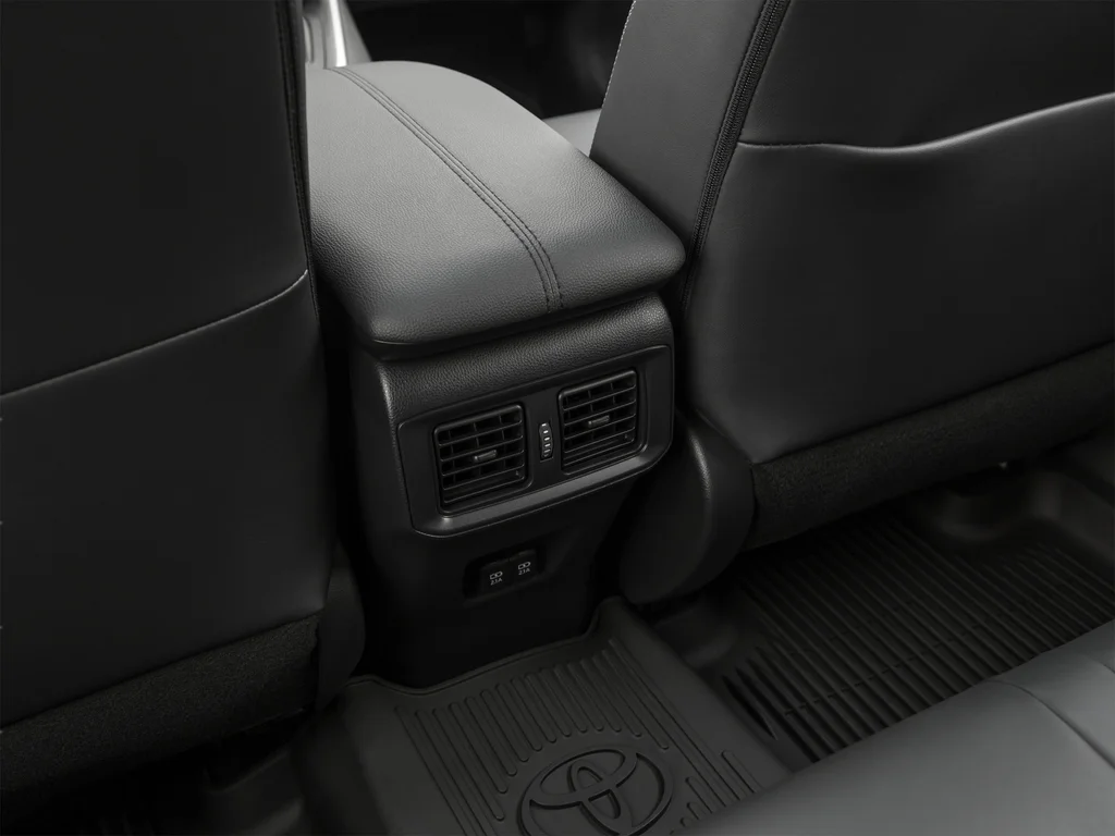Used 2020 Silver Toyota XLE image 24
