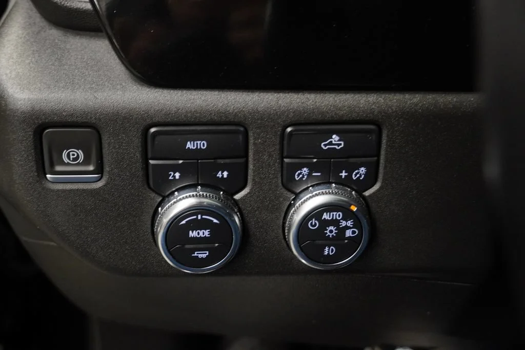 Used 2023 Onyx Black GMC Elevation image 23