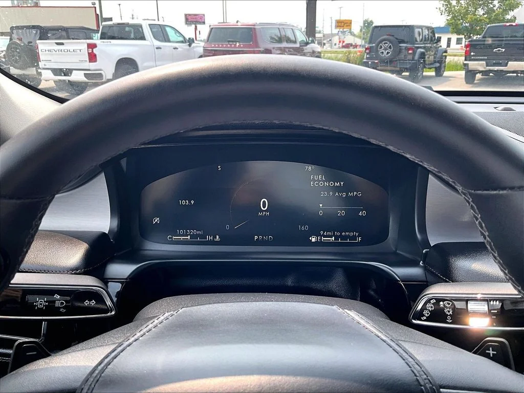 Used 2022 Red Lincoln Standard image 21