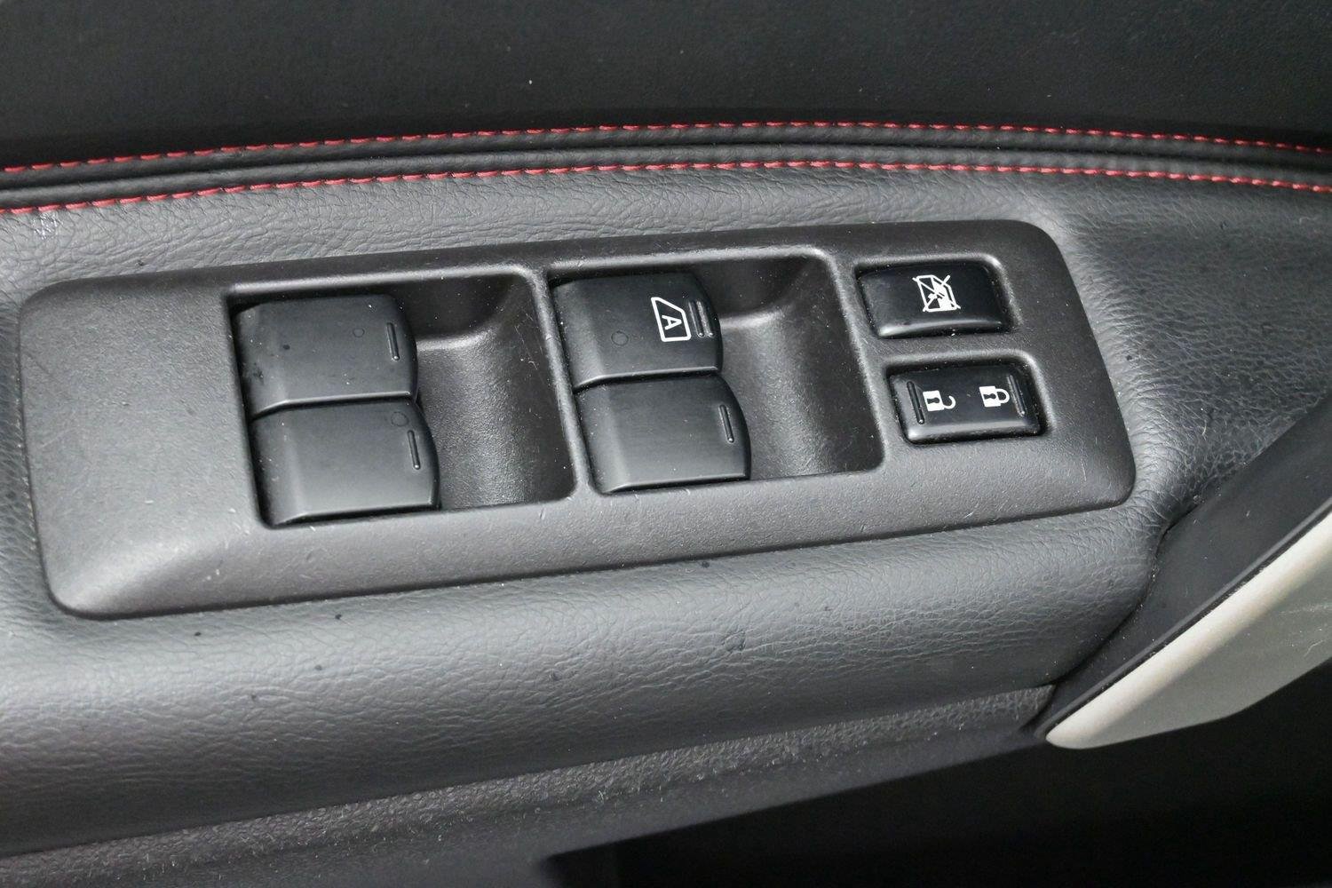 Used 2013 Brilliant Silver Nissan SL image 11