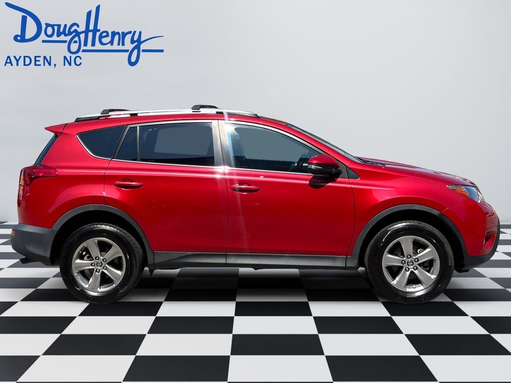 Used 2015 Red Toyota XLE image 6