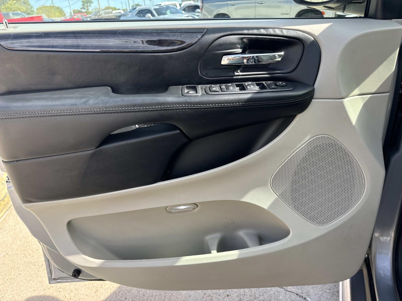 Used 2017 Silver Dodge SE image 19