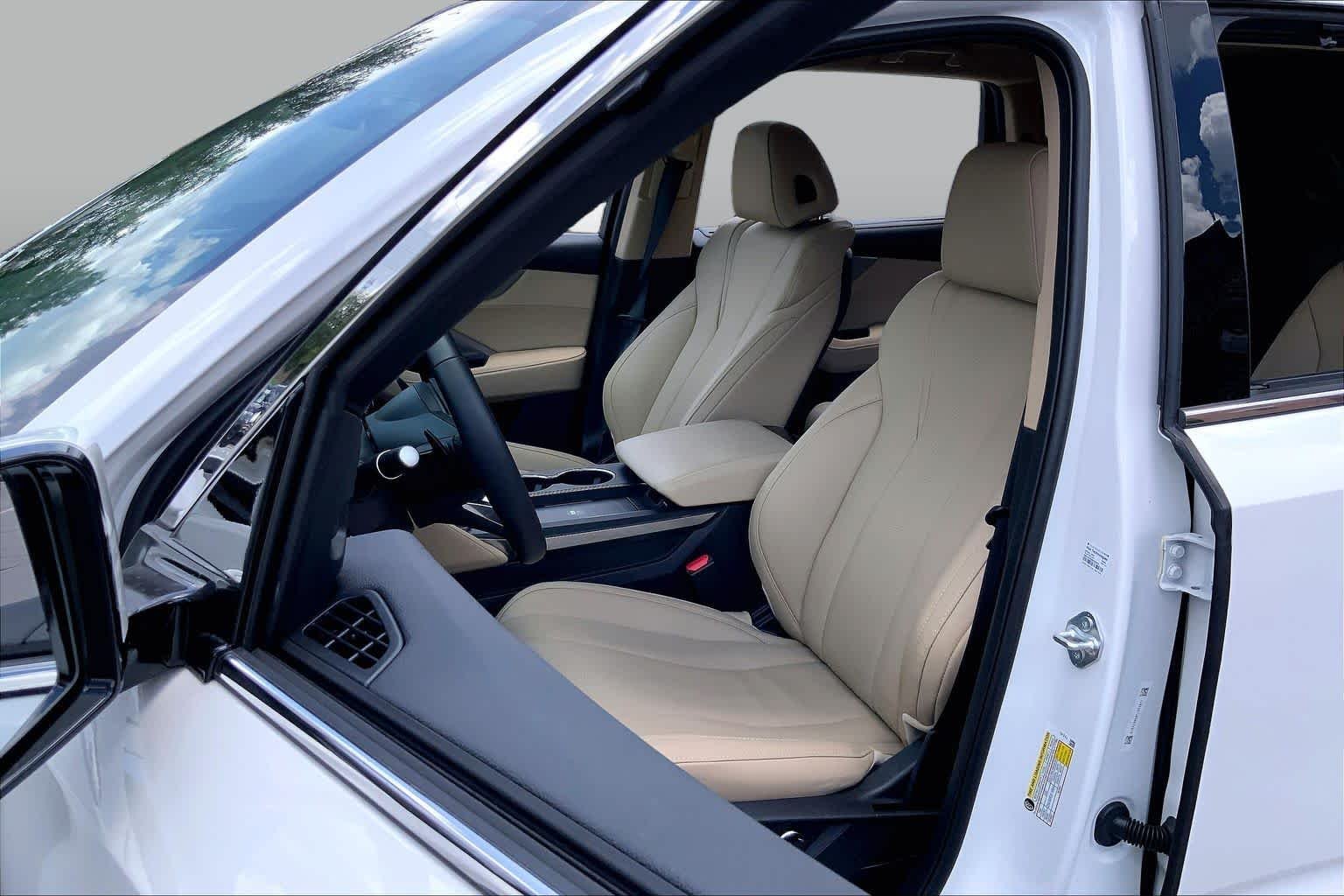 Used 2026 Platinum White Pearl Acura w/Technology Package image 8