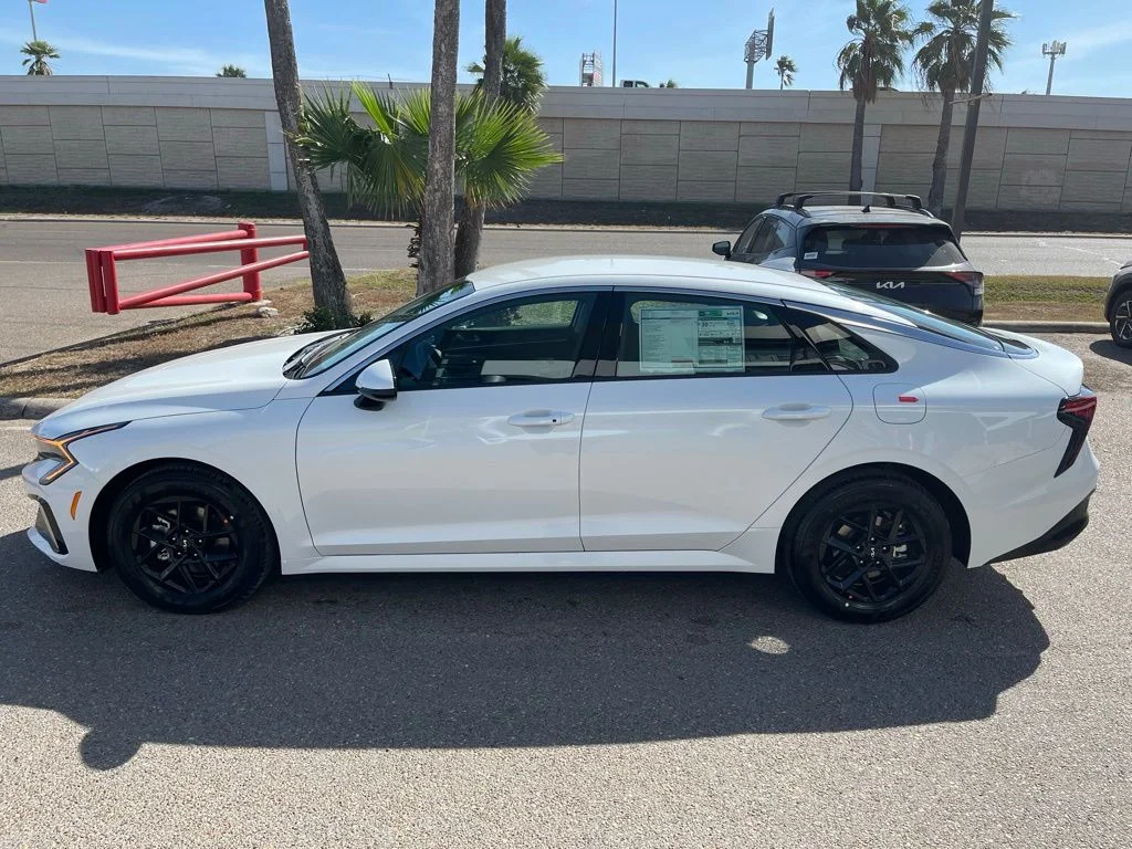 New 2026 White Kia LXS image 4