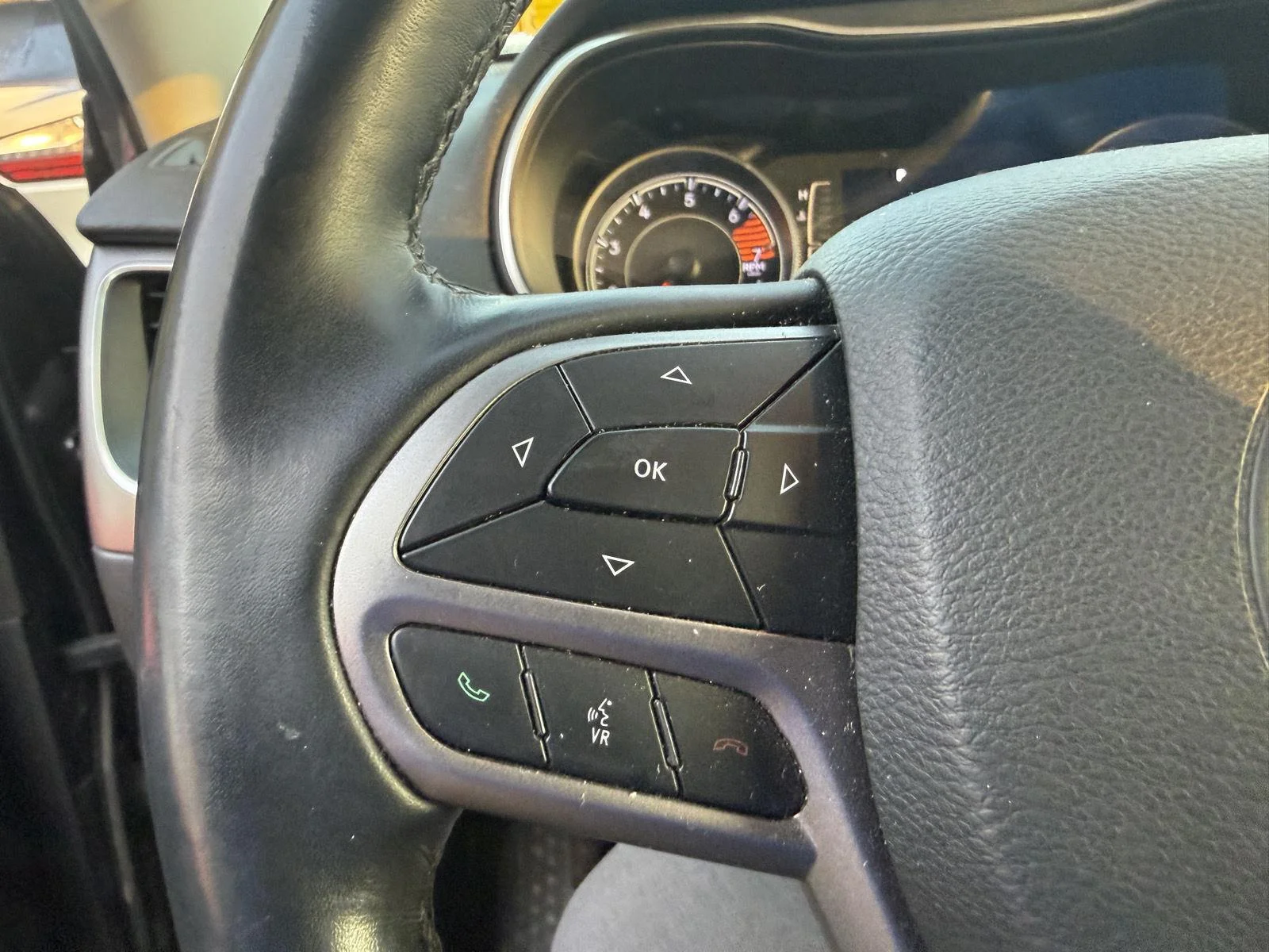 Used 2019 Granite Crystal Metallic Clearcoat Jeep Latitude Plus image 13