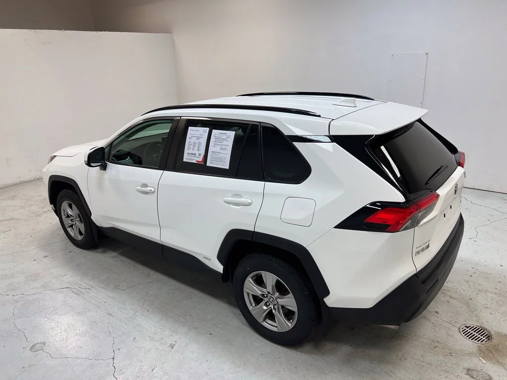Certified Used 2022 White Toyota XLE image 4