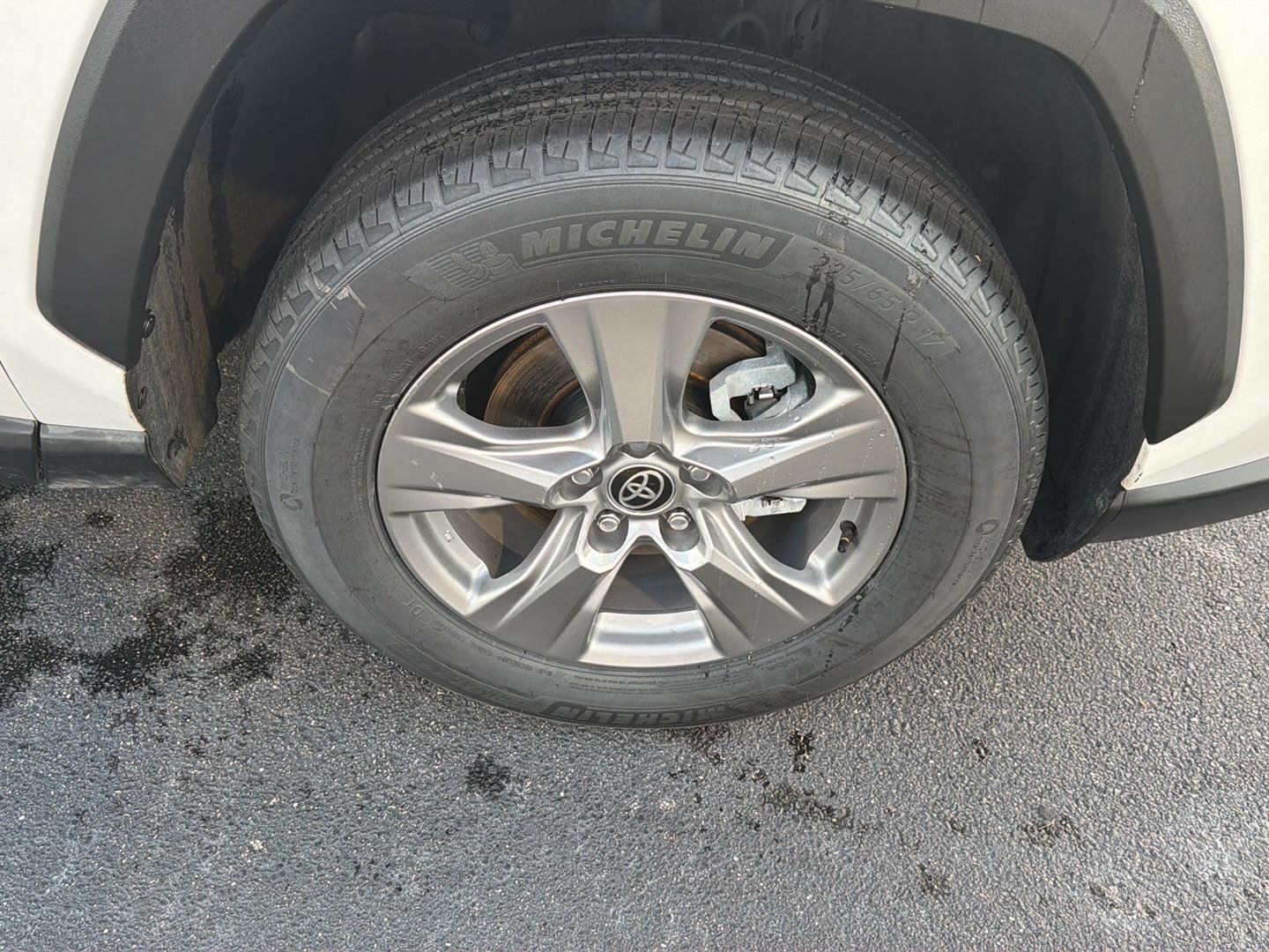 Used 2022 White Toyota XLE image 41
