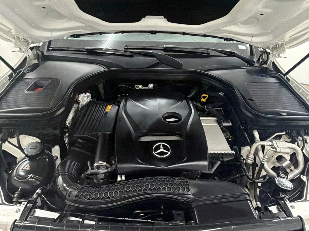 Used 2018 White Mercedes-Benz GLC 300 image 35