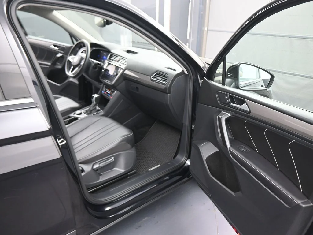 Used 2023 Black Volkswagen 2.0T SE image 42