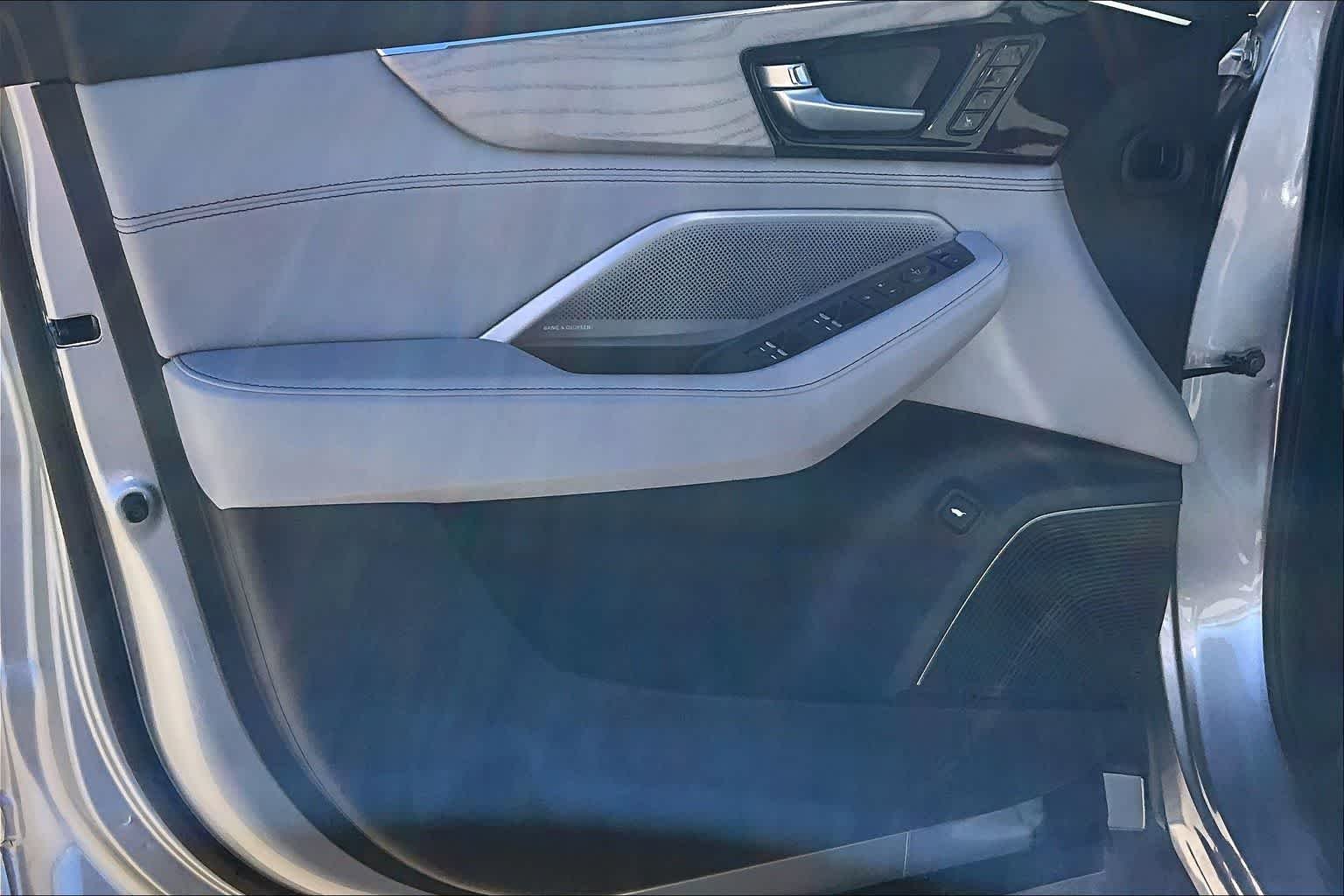 New 2026 Solar Silver Metallic Acura w/Advance Package image 10