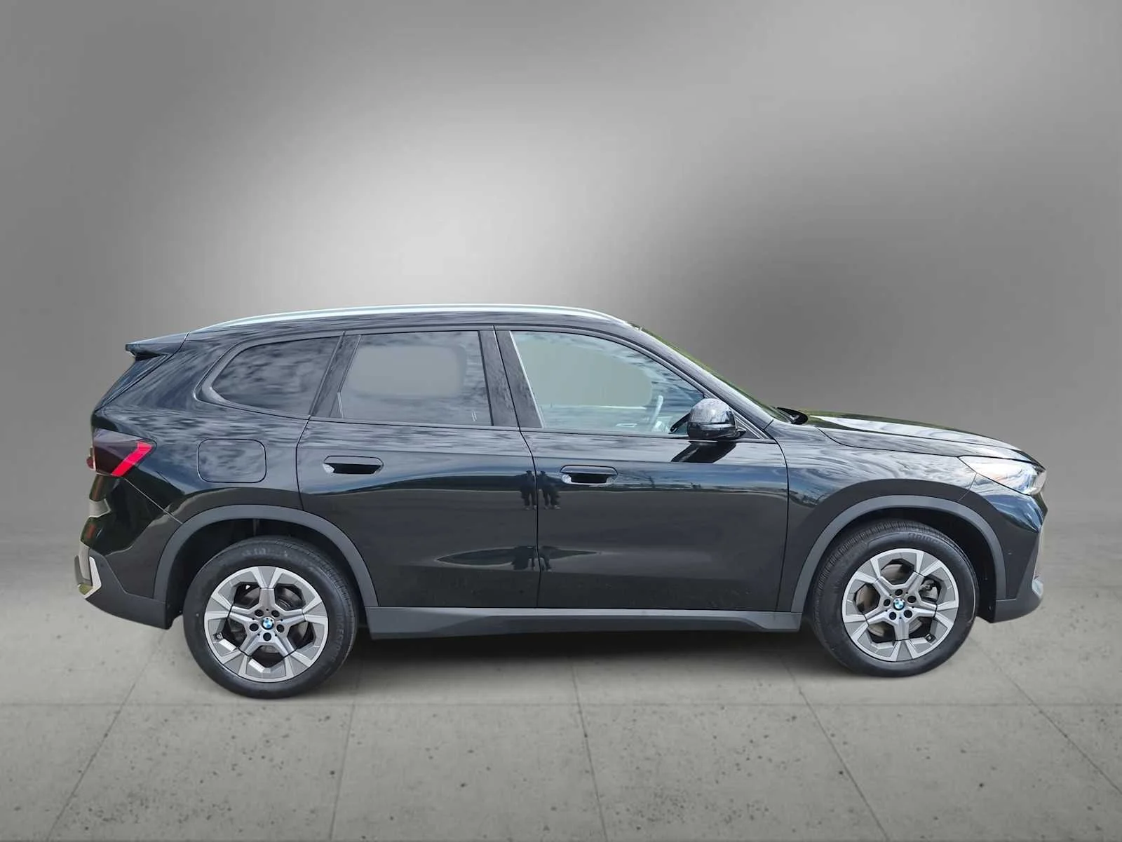 Used 2023 Black Sapphire Metallic BMW xDrive28i image 9