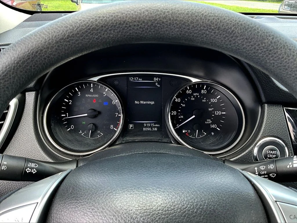 Used 2016 Brilliant Silver Nissan SV image 13
