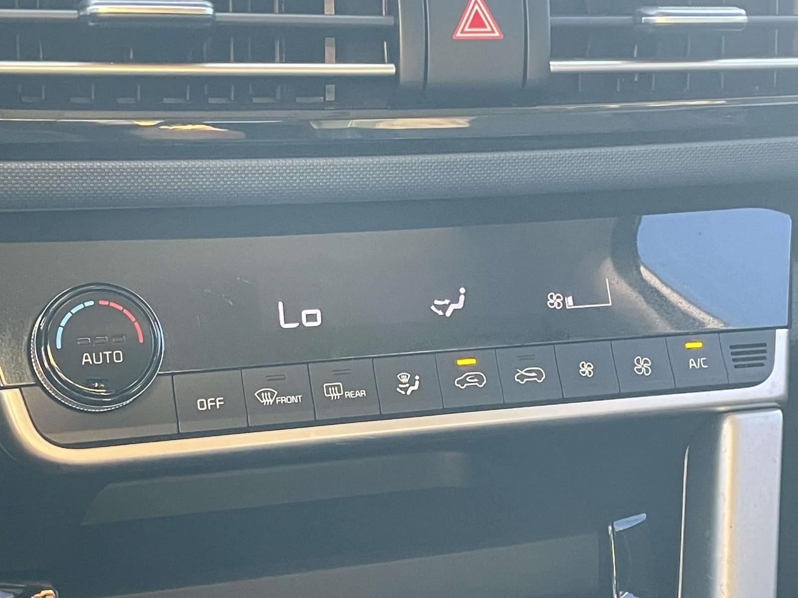 Used 2023 White Kia S image 19
