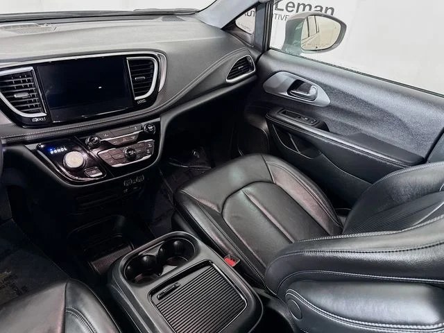 Used 2022 White Chrysler Touring L image 22