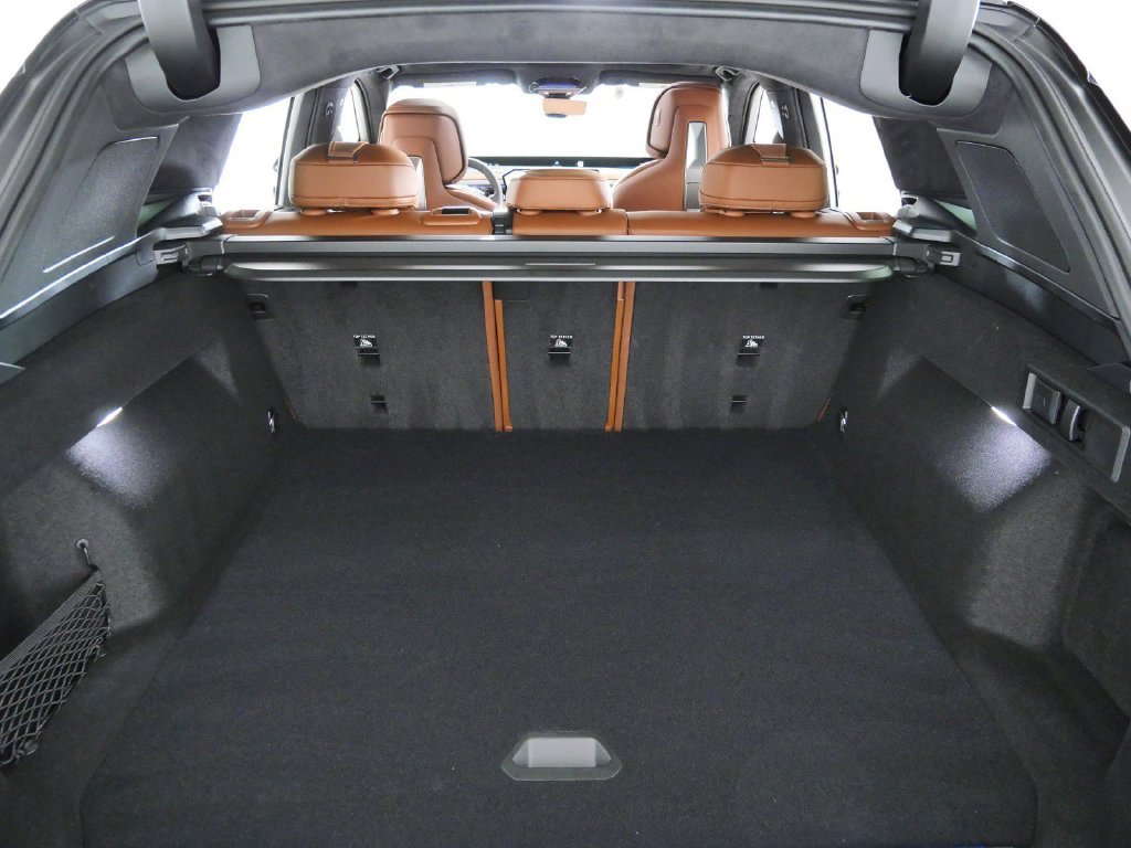 New 2027 Vancouver Green Metallic BMW  image 24
