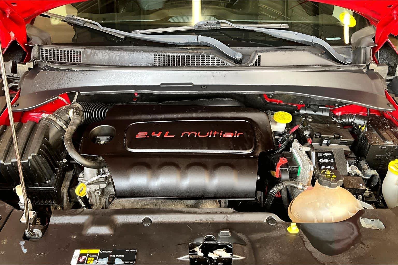 Used 2018 Redline Pearlcoat Jeep Latitude image 32