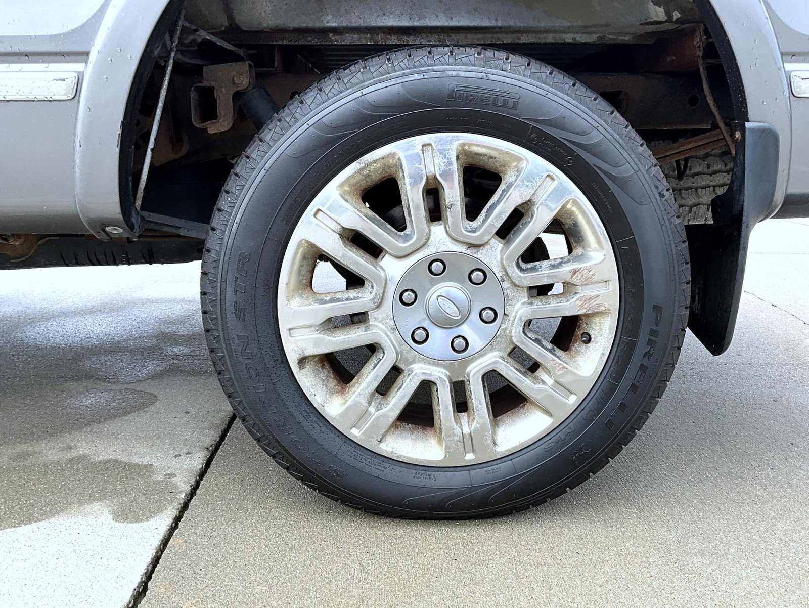 Used 2011 Gray Ford Platinum image 24