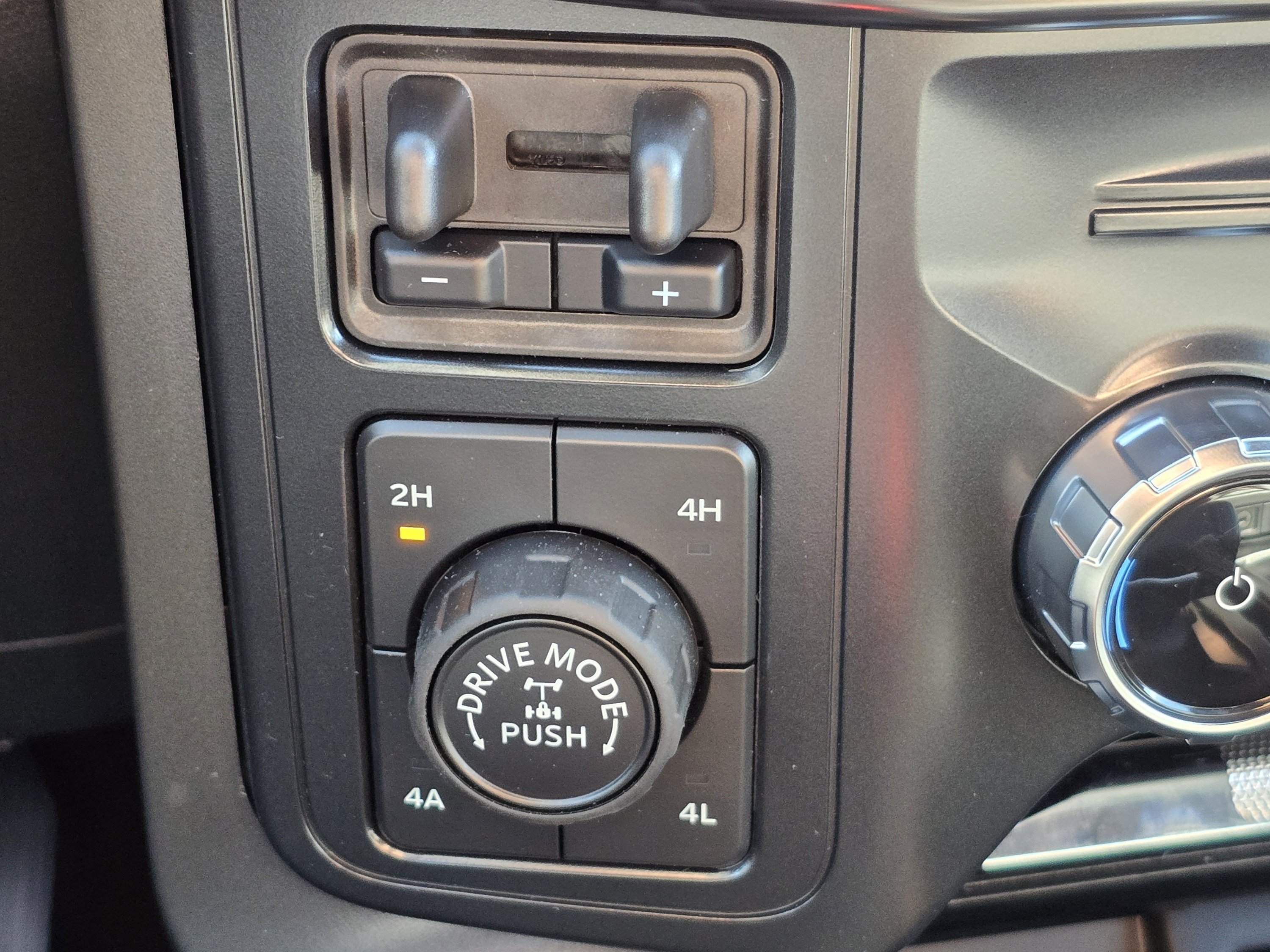 New 2026 Iconic Silver Metallic Ford LARIAT image 14