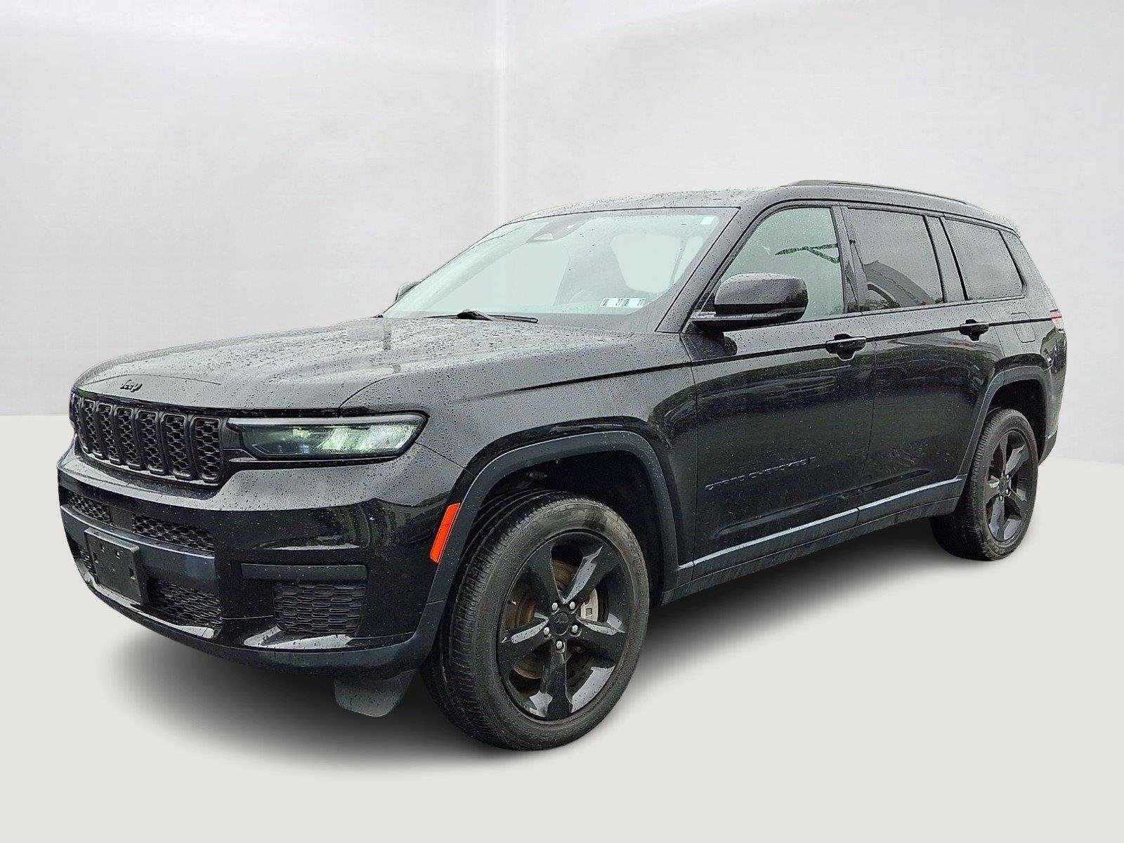 Used 2023 Diamond Black Crystal Pearlcoat Jeep Altitude X image 3