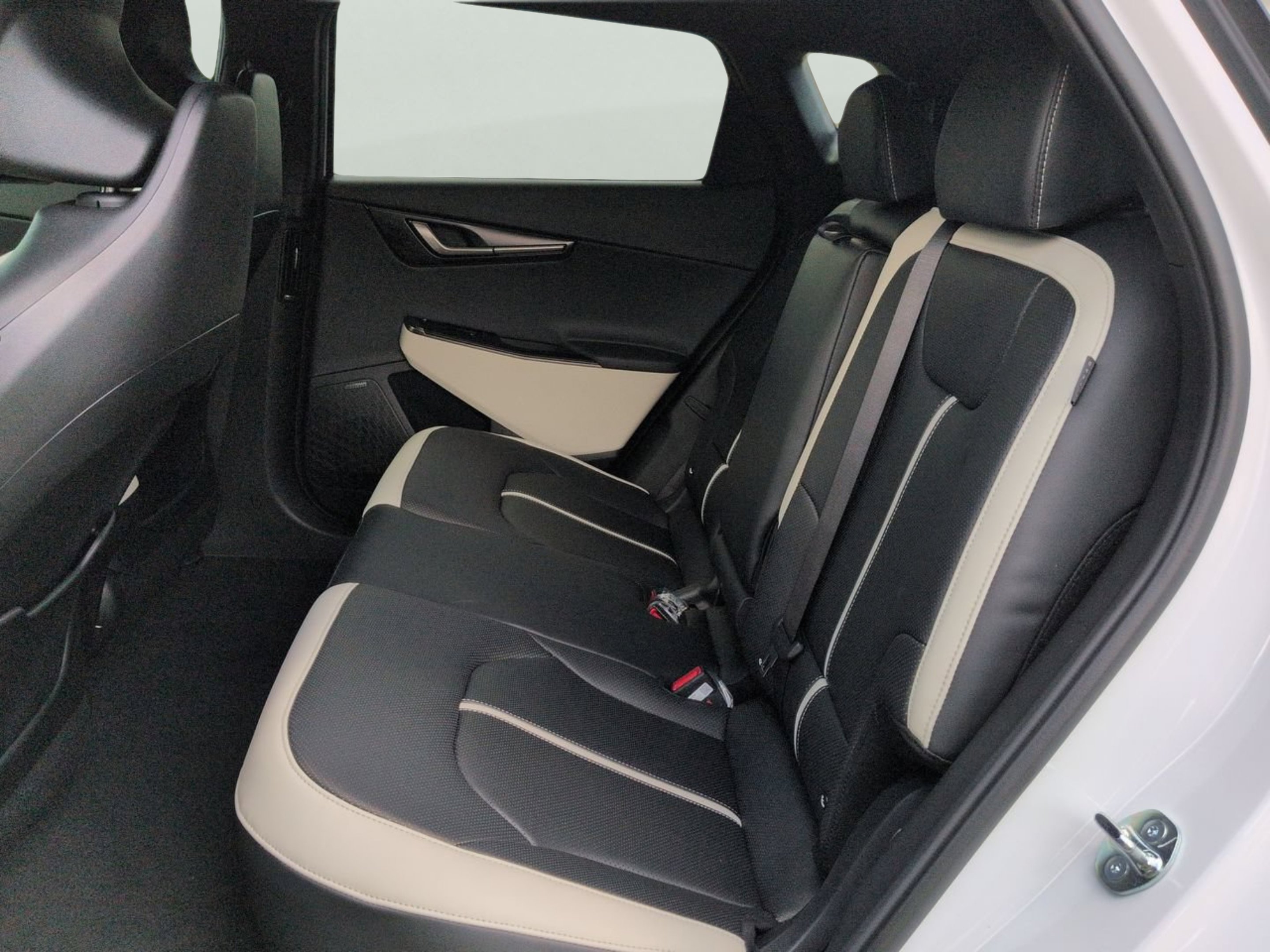 New 2026 Glacier White Pearl/Black Roof Kia GT-Line image 46