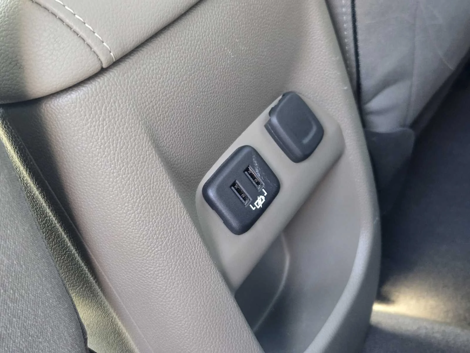 Used 2020 RED QUARTZ TINTCOAT GMC 4WD SLE image 28
