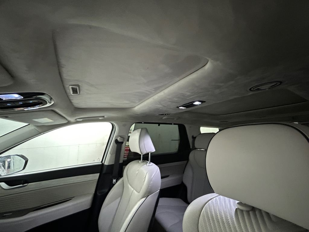 Used 2025 White Hyundai Calligraphy image 25