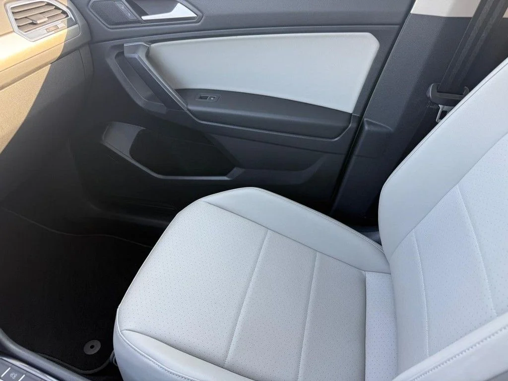 Used 2021 White Volkswagen 2.0T SE image 21