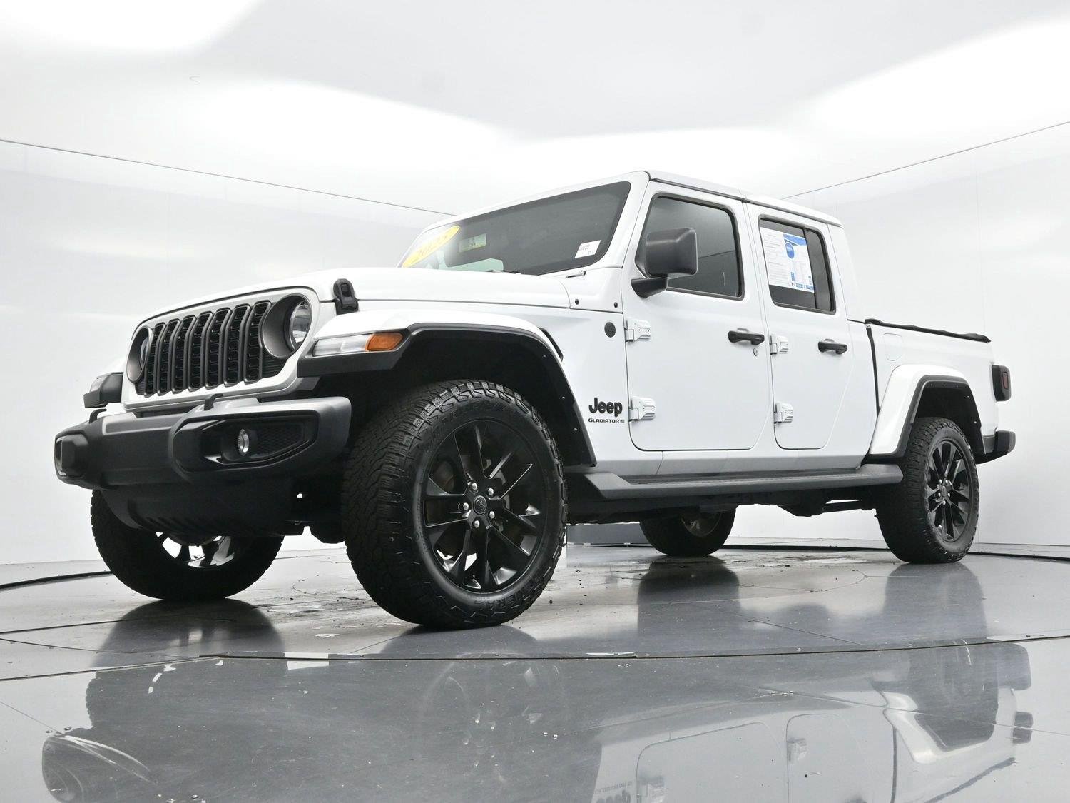 Used 2025 White Jeep Nighthawk image 43