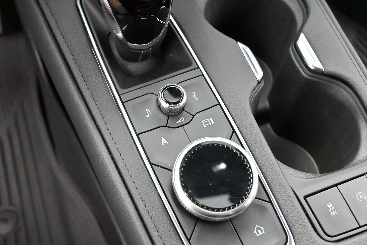 Used 2024 Argent Silver Metallic Cadillac Sport image 22