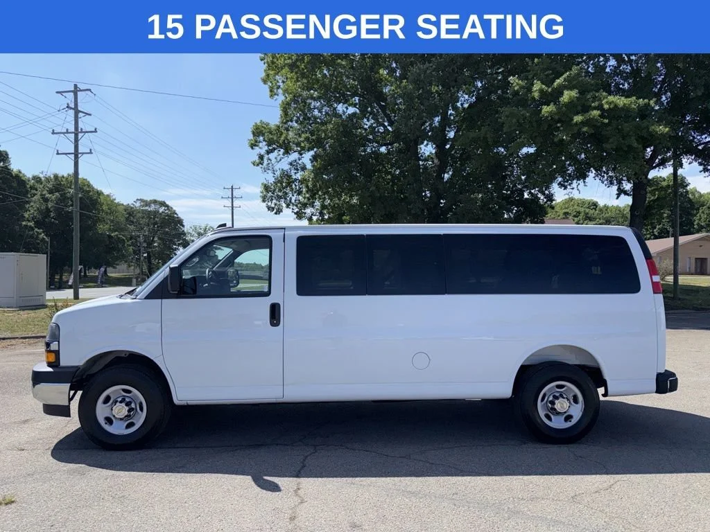 Used 2025 Summit White Chevrolet 1LT image 2