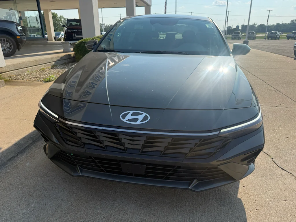Used 2025 Amazon Gray Hyundai SEL Convenience image 3