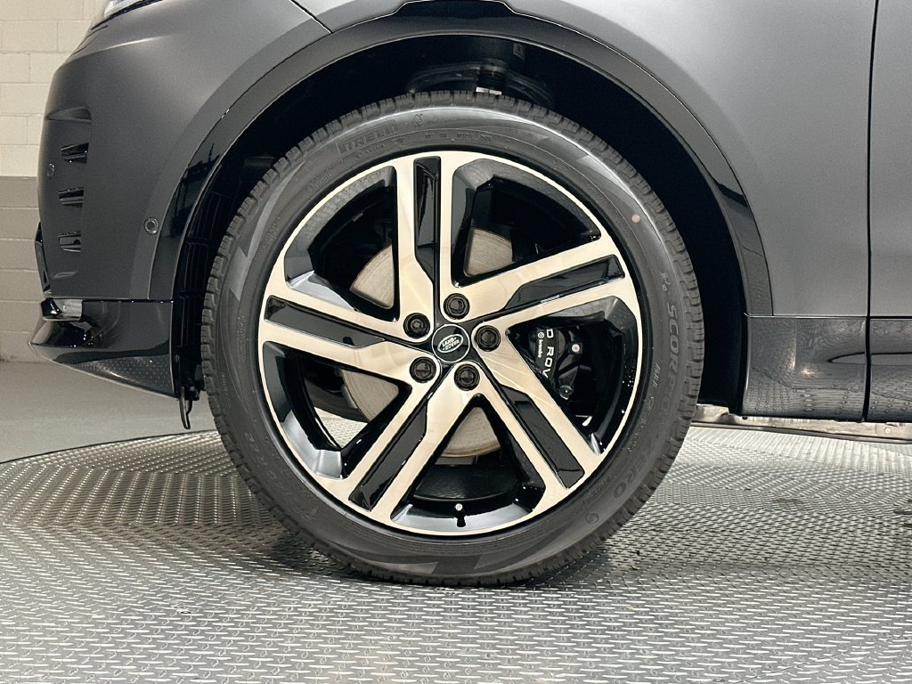 New 2026 Carpathian Gray Premium Metallic Land Rover Gemini Edition image 5