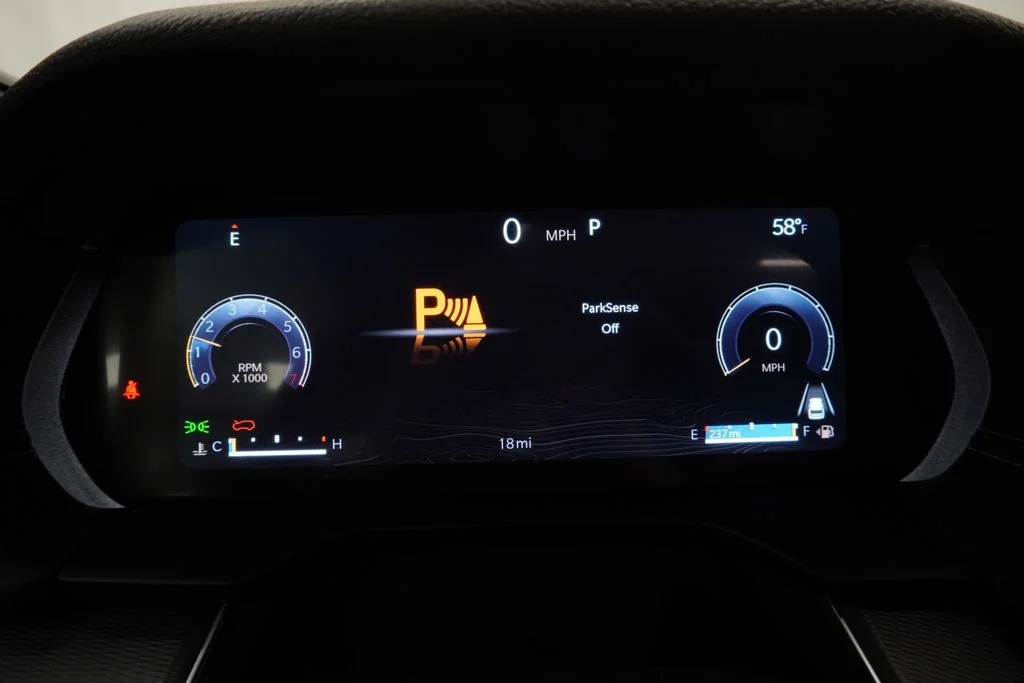 New 2026 Diamond Black Crystal Pearlcoat Jeep Laredo image 22