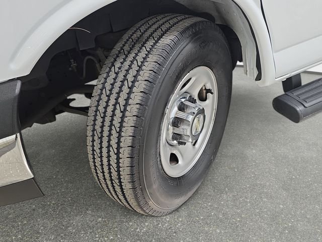 Used 2022 White Chevrolet LT image 28
