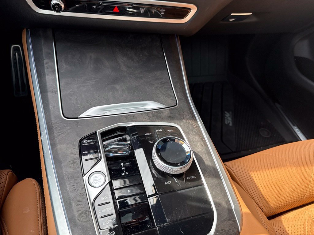 Used 2025 White BMW M60i image 19