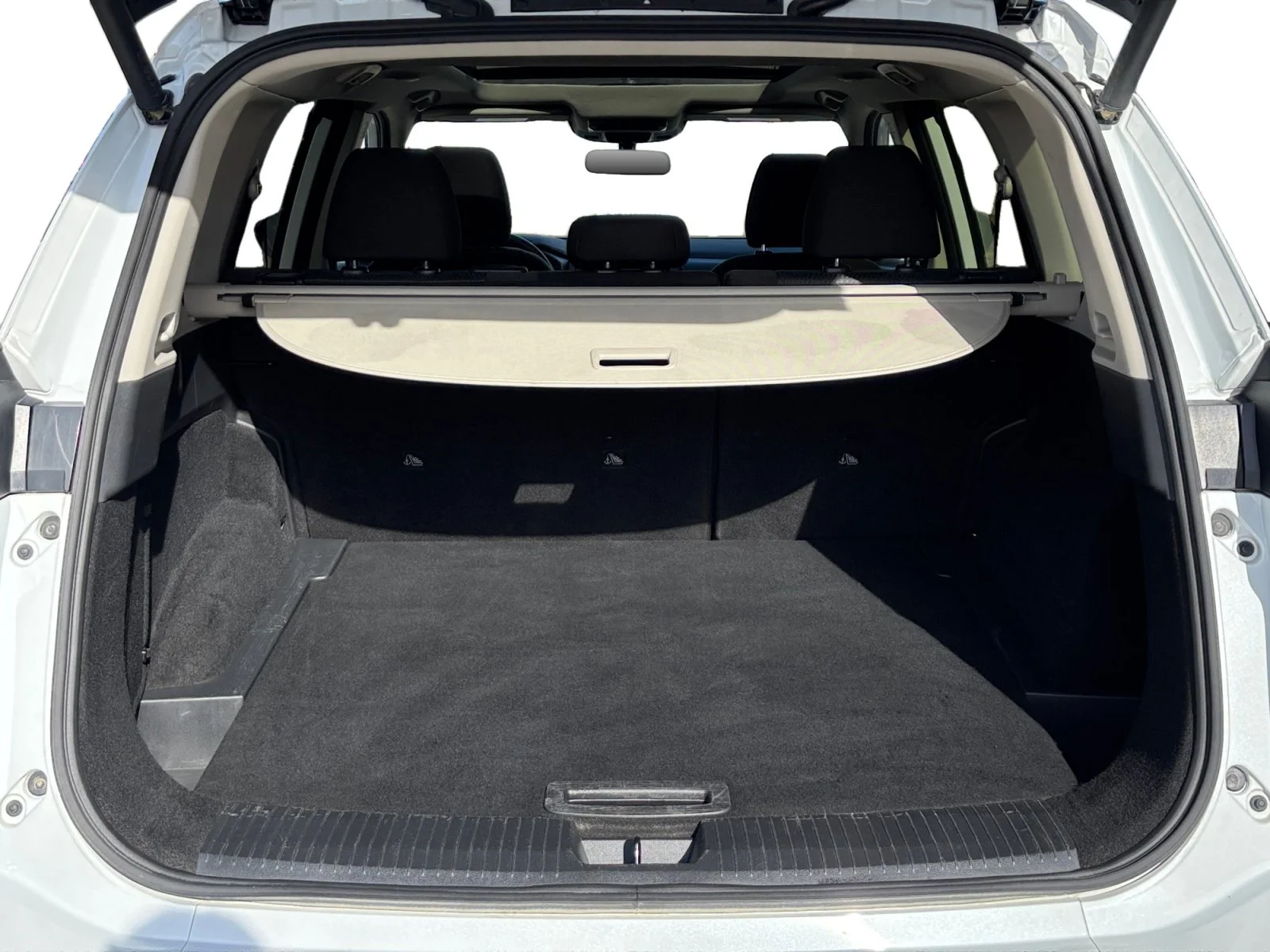 Used 2025 White Nissan SV Moonroof image 19