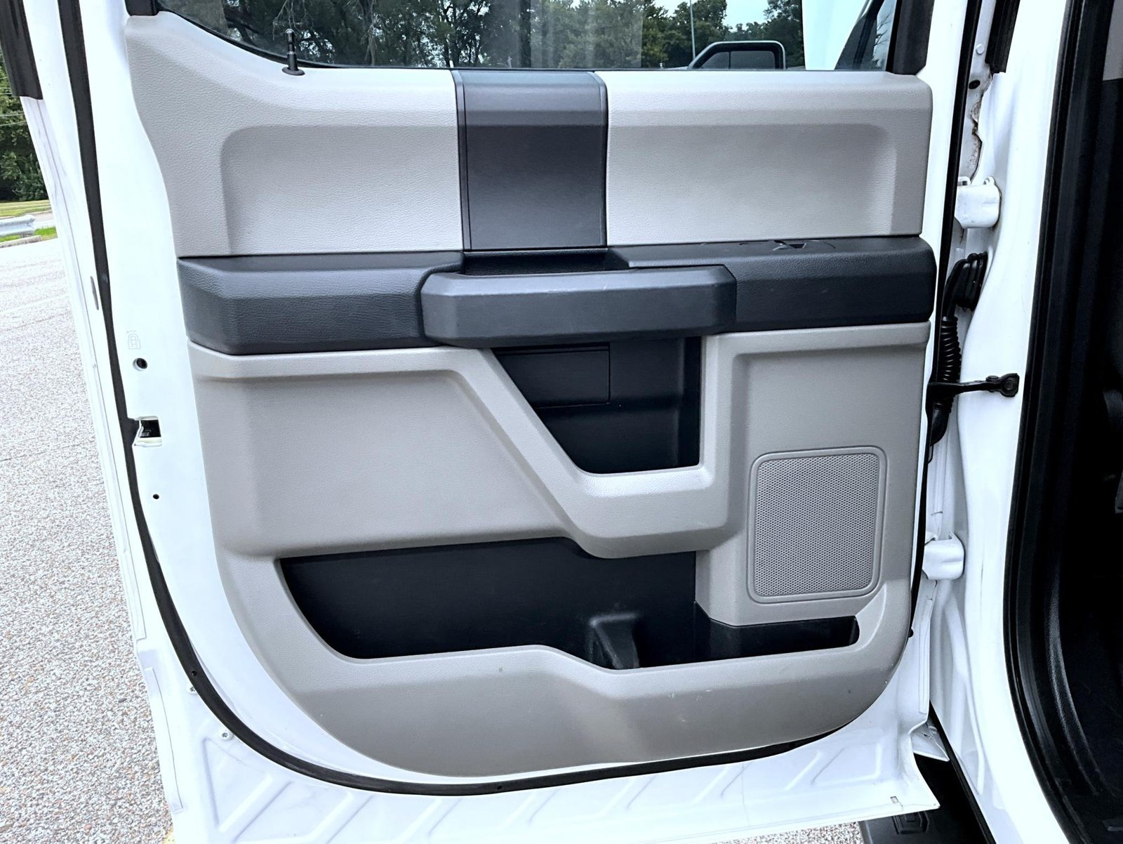 Used 2018 White Ford XL image 23