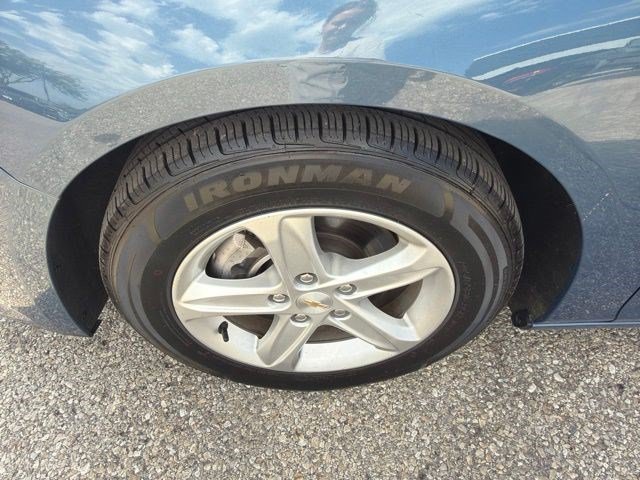 Used 2024 Lakeshore Blue Metallic Chevrolet LT image 10