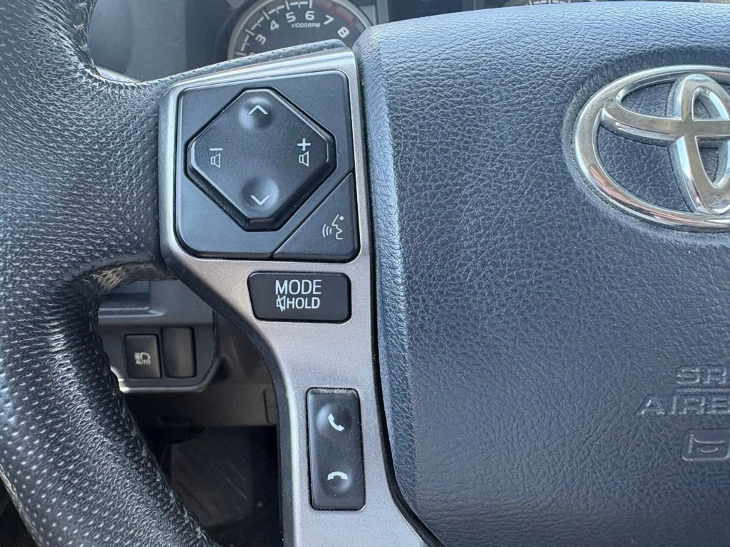 Used 2018 Super White Toyota SR5 image 13
