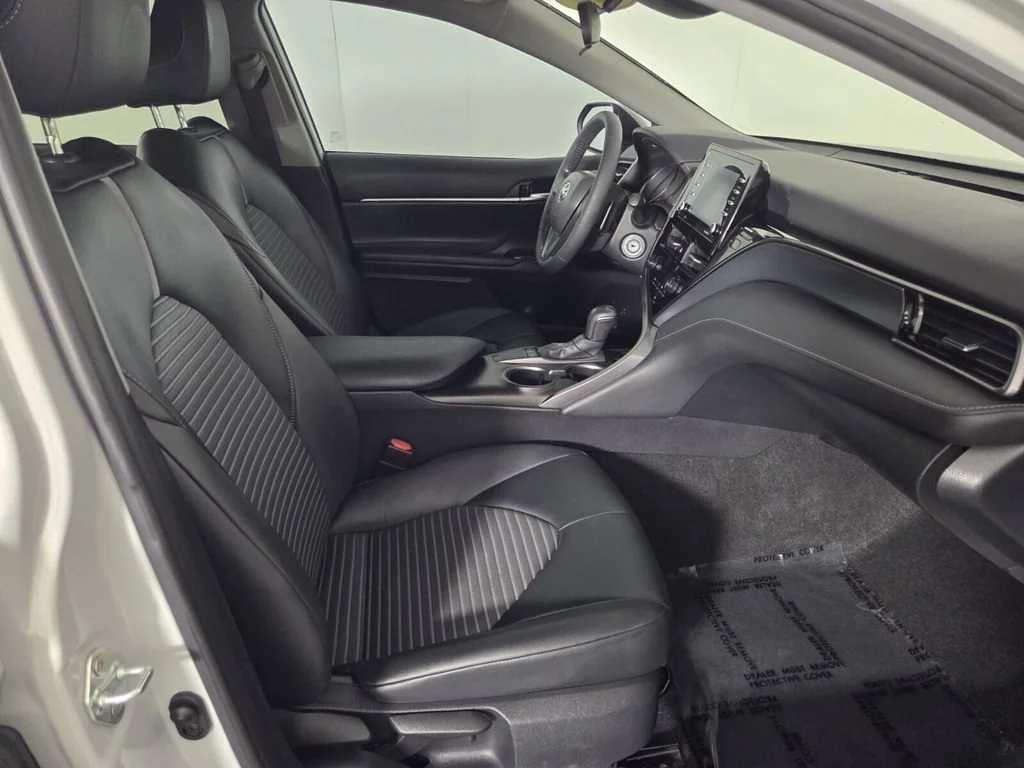 Used 2024 Ice Toyota SE image 31